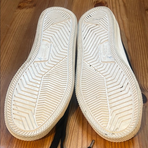 Cariuma Black Canvas Sneakers - Picture 13 of 14